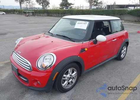 2013 Mini Hardtop Cooper z USA, uszkodzony, nr VIN WMWSU3C58DT686294